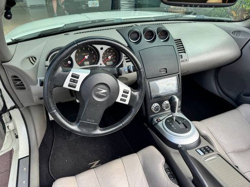Used 2006 Nissan 350Z Touring image 12