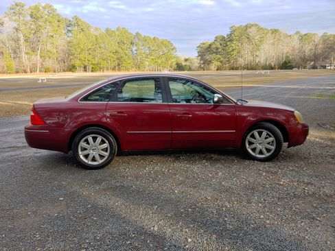 Used 2005 Ford Five Hundred Limited image 10