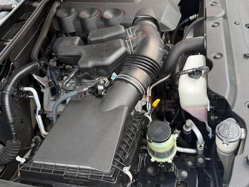 Used 2010 Toyota 4Runner Limited image 18