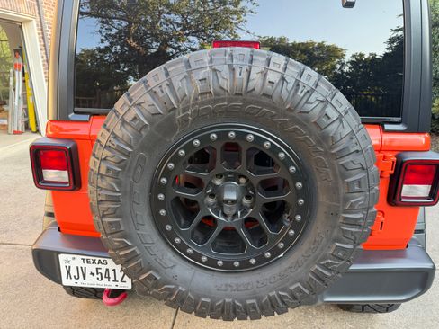 Used 2019 Jeep Wrangler Unlimited Rubicon w/ Cold Weather Group AWD/4WD image 10