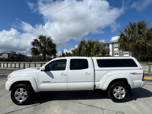 Used 2014 Toyota Tacoma 4x4 Double Cab w/ TRD Sport Package image 2