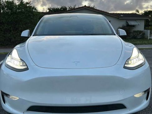 Used 2023 Tesla Model Y Long Range image 2