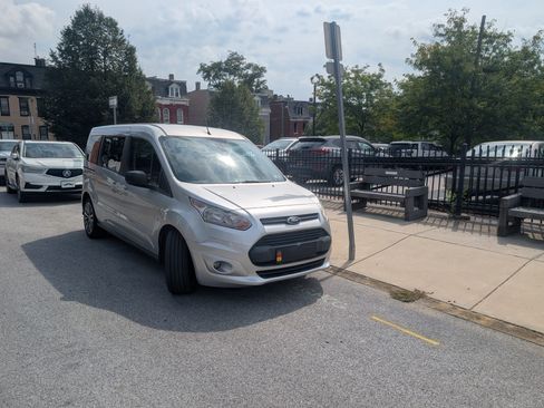 Used 2016 Ford Transit Connect XLT FWD image 2