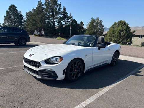 Used 2017 FIAT 124 Spider Abarth RWD image 2