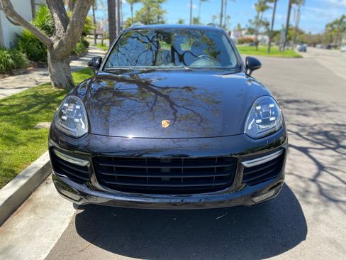 Used 2015 Porsche Cayenne Turbo image 6
