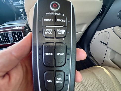 Used 2012 Hyundai Equus Ultimate image 11