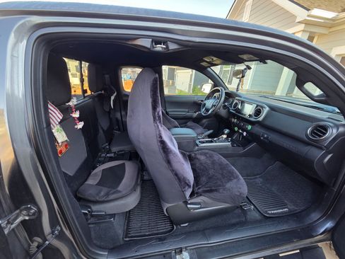 Used 2016 Toyota Tacoma TRD Sport w/ Towing Package image 16