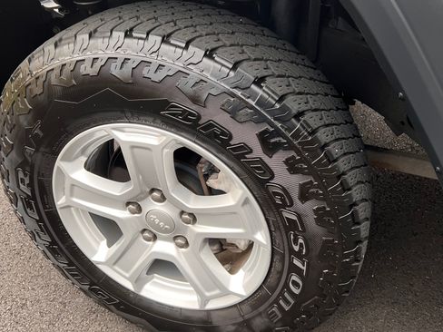 Used 2018 Jeep Wrangler Sport image 12