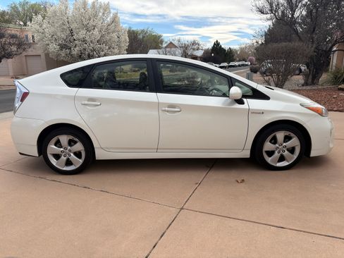 Used 2013 Toyota Prius Five image 1