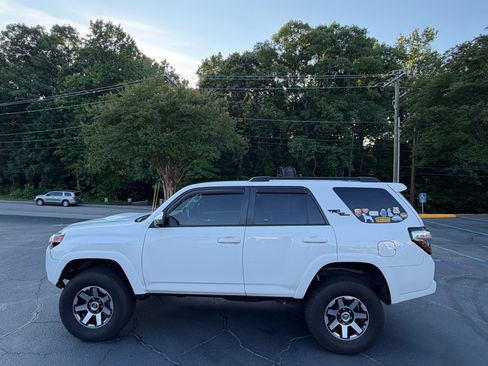Used 2020 Toyota 4Runner TRD Off-Road AWD/4WD image 6