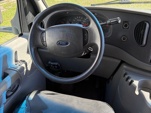 Used 2006 Ford E-350 and Econoline 350 Super Duty image 6