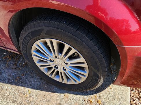 Used 2013 Chrysler Town & Country Touring-L w/ Entertainment Group #2 image 6