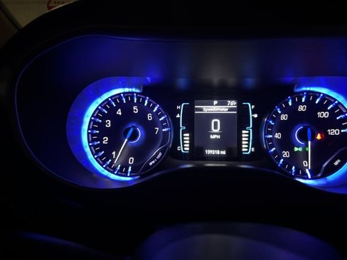 Used 2017 Chrysler Pacifica Touring-L FWD image 25