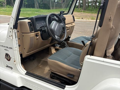 Used 1999 Jeep Wrangler Sahara AWD/4WD image 12