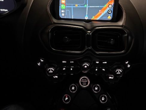 Used 2019 Aston Martin V8 Vantage Coupe 2D image 22