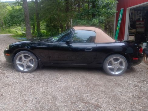 Used 2001 MAZDA MX-5 Miata LS RWD image 2