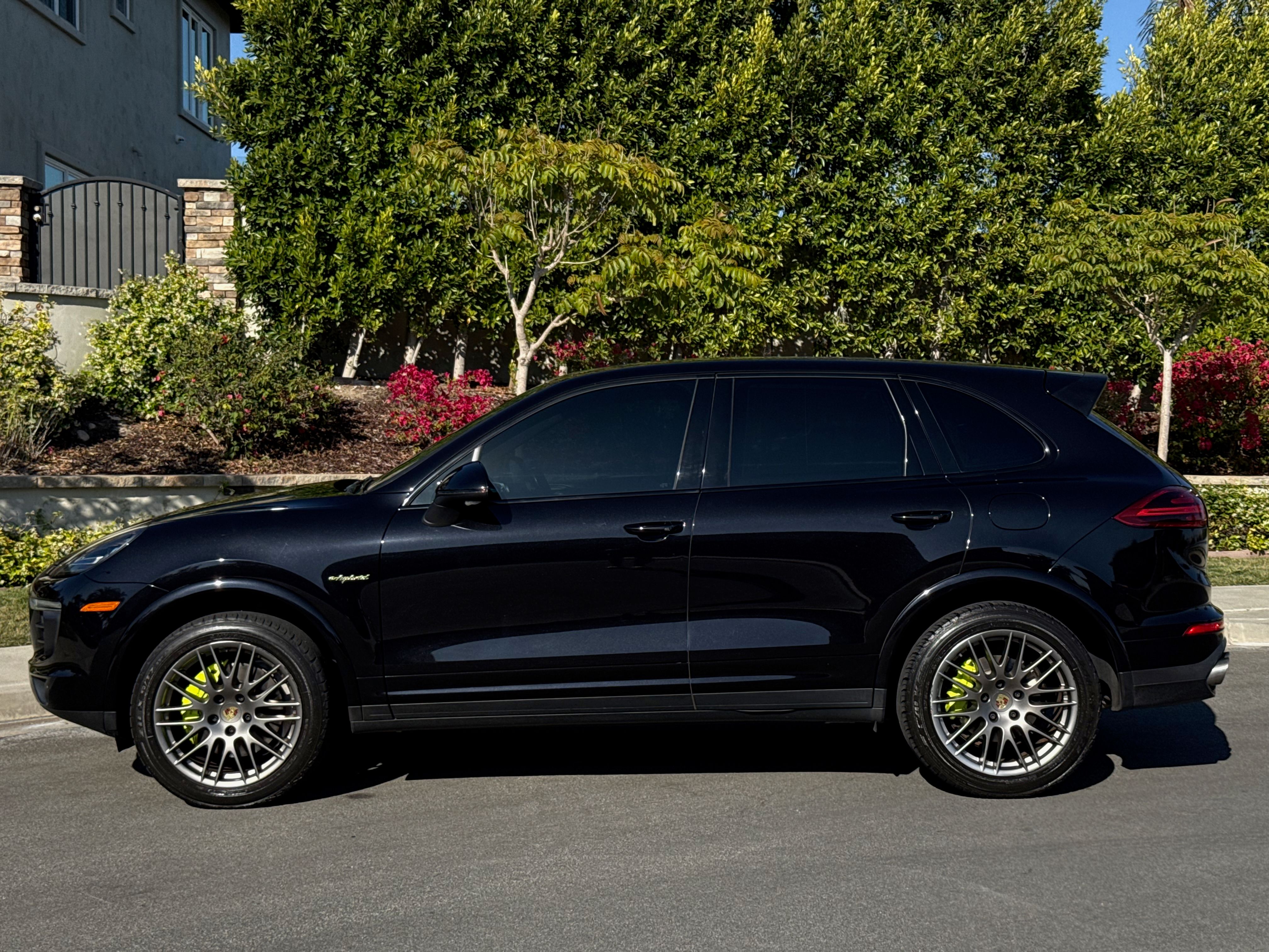 Used 2017 Porsche Cayenne S Platinum AWD/4WD image 2