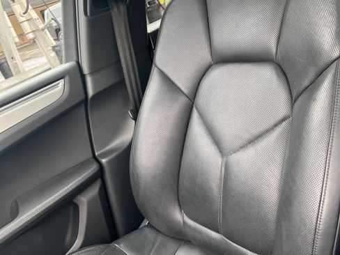 Used 2015 Porsche Macan S image 16