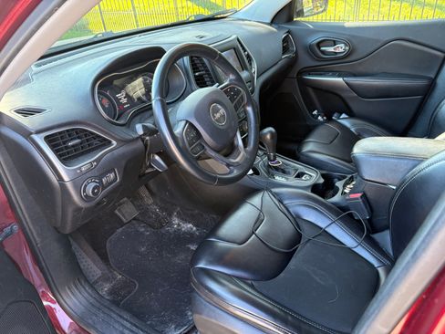 Used 2019 Jeep Cherokee Latitude Plus image 5