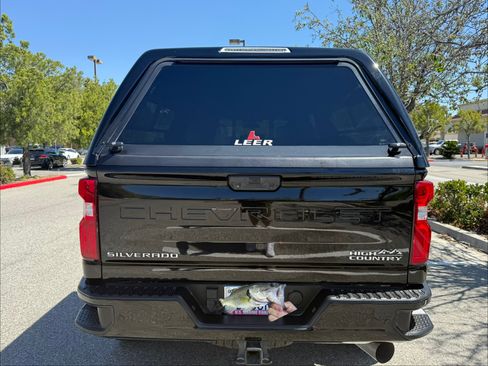 Used 2022 Chevrolet Silverado 2500 High Country w/ Safety Package II AWD/4WD image 14