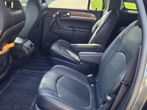 Used 2011 Buick Enclave CXL image 11