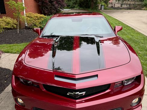 Used 2010 Chevrolet Camaro SS w/ RS Package RWD image 4