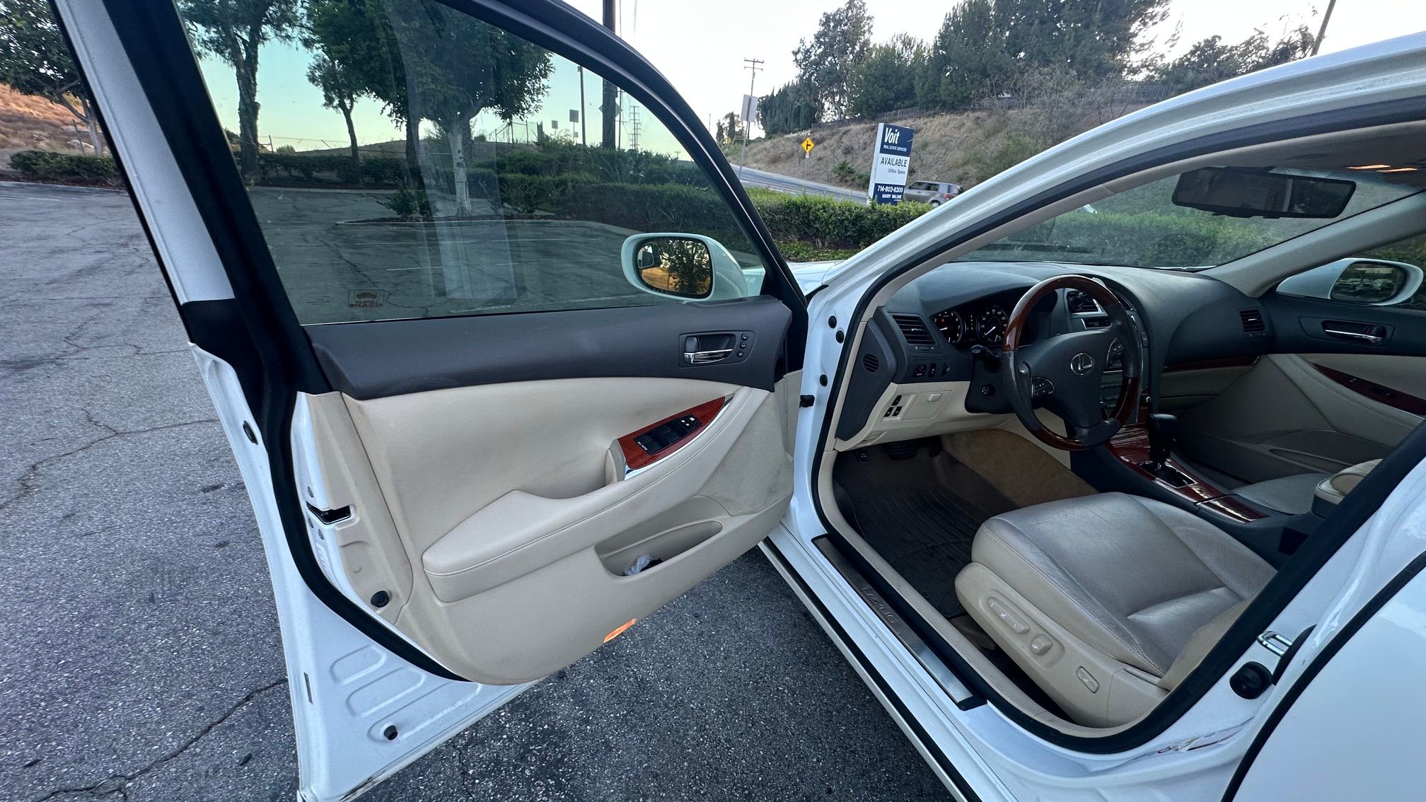 Used 2010 Lexus ES 350 w/ Preferred Accessory Package FWD image 4
