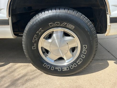 Used 1994 GMC Yukon Sport Utility 2D image 14