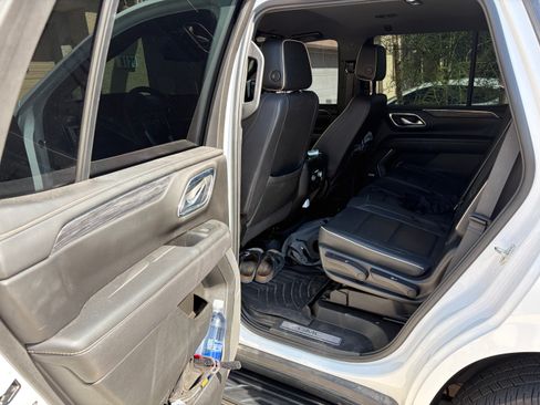 Used 2023 GMC Yukon SLT AWD/4WD image 12