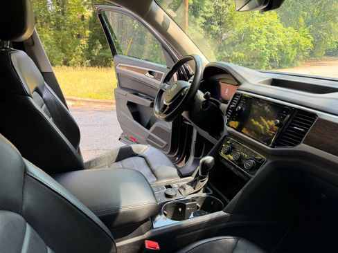 Used 2018 Volkswagen Atlas SEL Premium AWD/4WD image 14