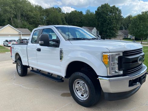 Used 2017 Ford F250 XL w/ Power Equipment Group AWD/4WD image 9