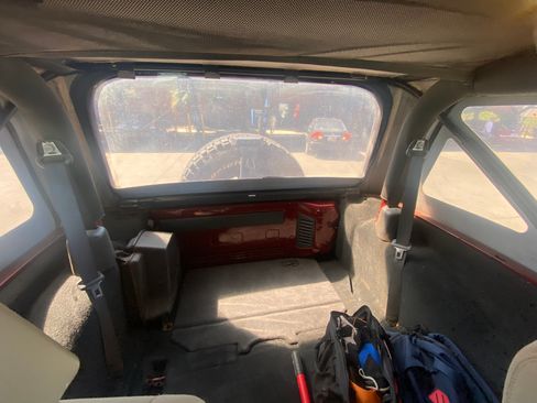 Used 2010 Jeep Wrangler Sahara image 22