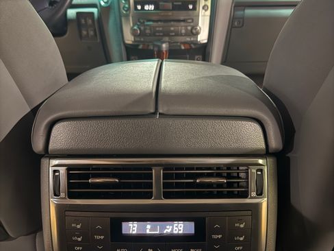 Used 2008 Lexus LX 570 4WD w/ Technology Pkg image 11