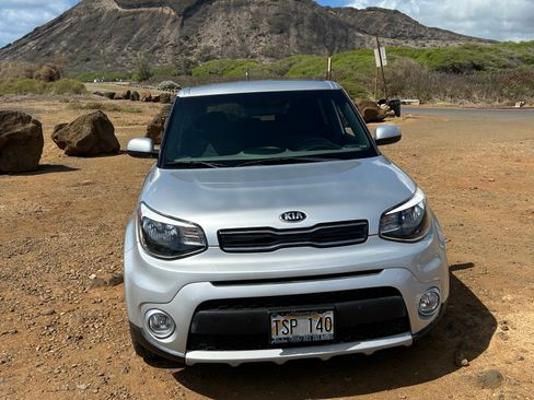 Used 2019 Kia Soul + image 2