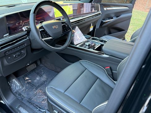 Used 2026 Cadillac Escalade ESV Luxury w/ Touring Package image 15