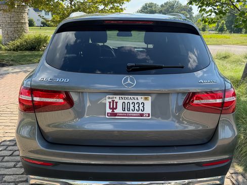 Used 2018 Mercedes-Benz GLC 300 4MATIC image 5