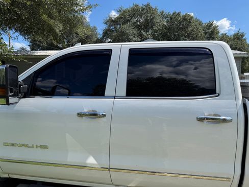 Used 2017 GMC Sierra 2500 Denali w/ Duramax Plus Package AWD/4WD image 5