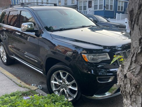 Used 2015 Jeep Grand Cherokee Summit image 2