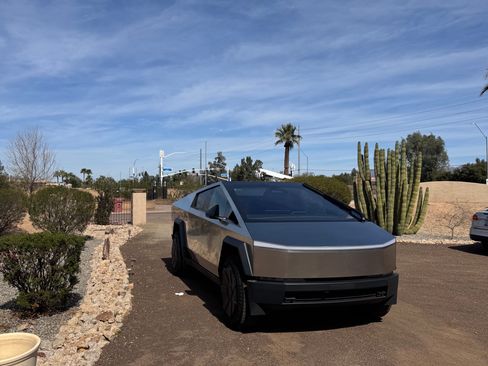 Used 2024 Tesla Cybertruck AWD Crew Cab image 6