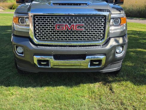 Used 2017 GMC Sierra 2500 Denali w/ Duramax Plus Package image 15