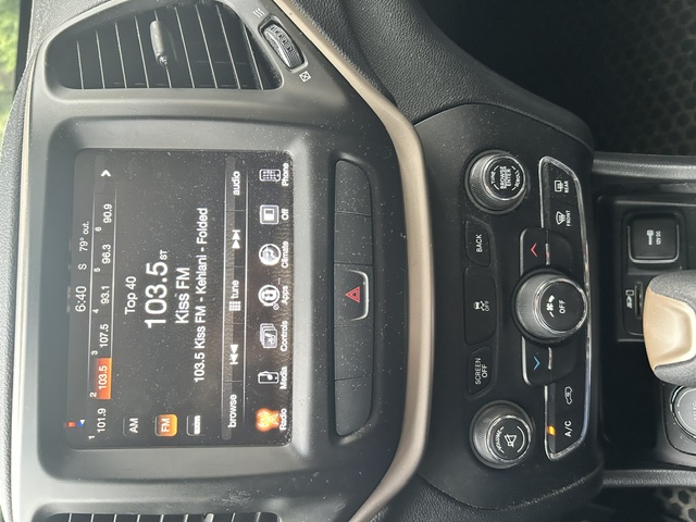 Used 2014 Jeep Cherokee Latitude AWD/4WD image 14