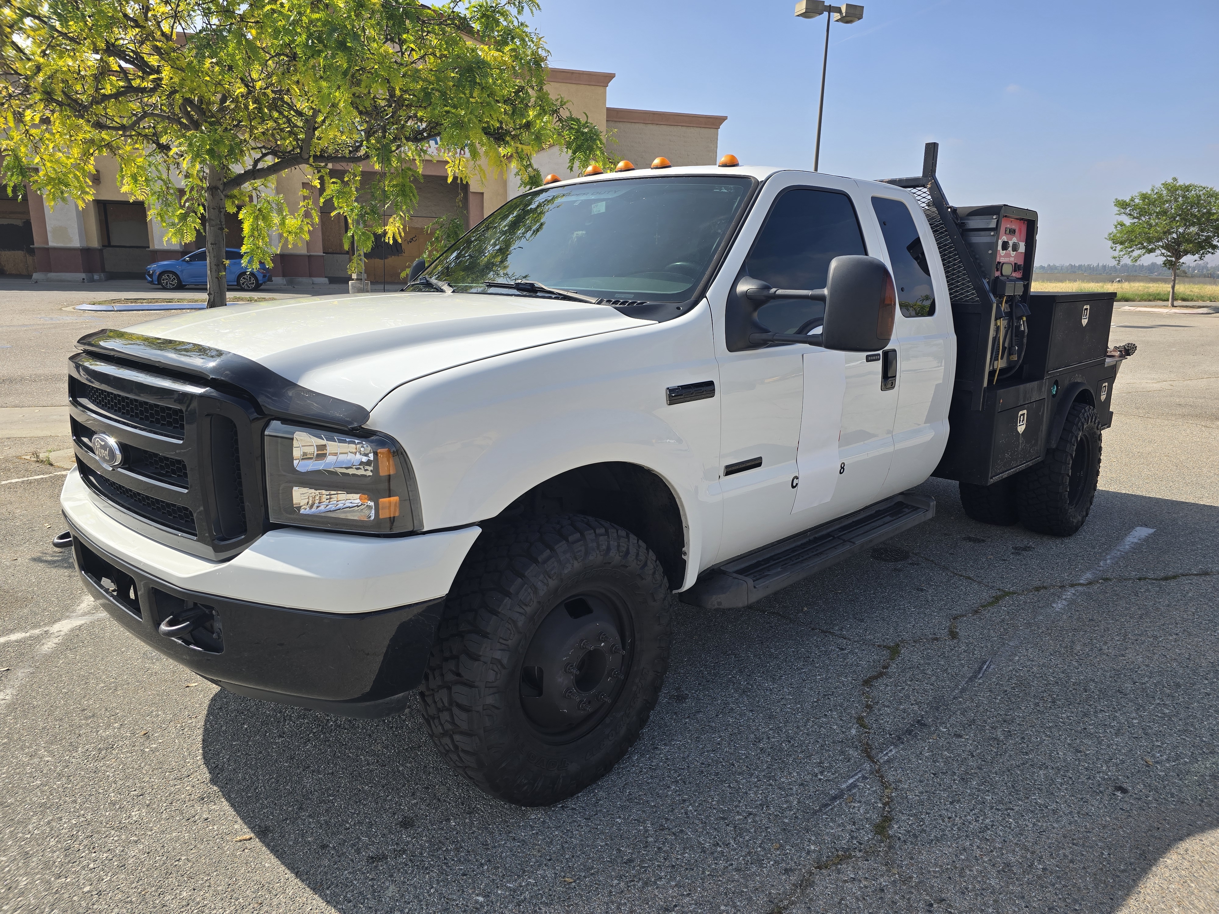 Used 2006 Ford F350 XLT AWD/4WD image 2