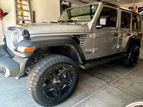Used 2019 Jeep Wrangler Unlimited Sport S AWD/4WD image 2