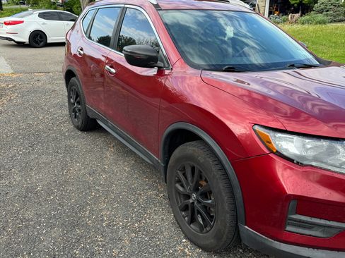 Used 2018 Nissan Rogue SV AWD/4WD image 2