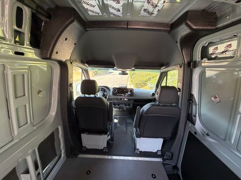 Used 2025 Mercedes-Benz Sprinter 2500 image 12
