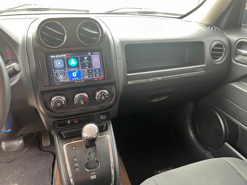 Used 2014 Jeep Patriot Sport image 11