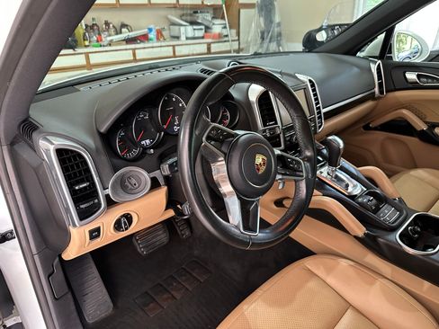 Used 2016 Porsche Cayenne AWD/4WD image 10