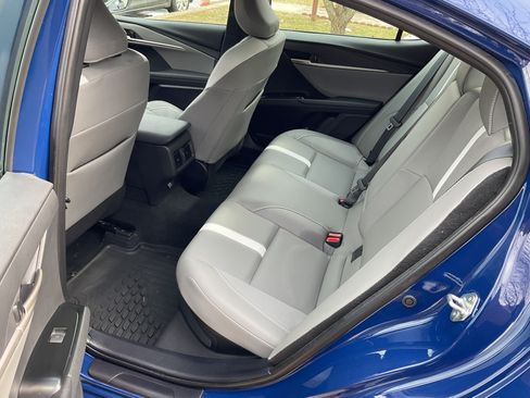 Used 2025 Toyota Camry SE w/ Convenience Package image 3