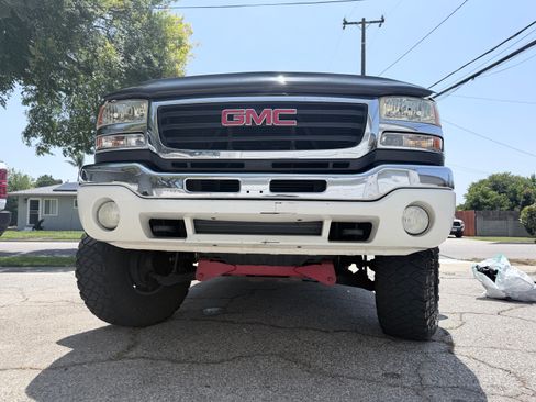 Used 2004 GMC Sierra 2500 SLT w/ Heavy-Duty Power Package AWD/4WD image 10