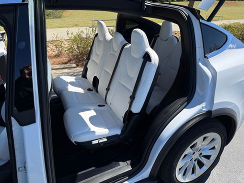 Used 2021 Tesla Model X Performance image 11